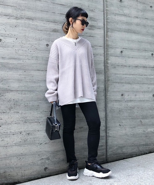 PAGEBOY（ページボーイ）の「ワイドリブVネックプルオーバー（ニット/セーター・レディース・オフホワイト/ブラック/グレイッシュベージュ/レッド系その他・FREE）」の21枚目の写真