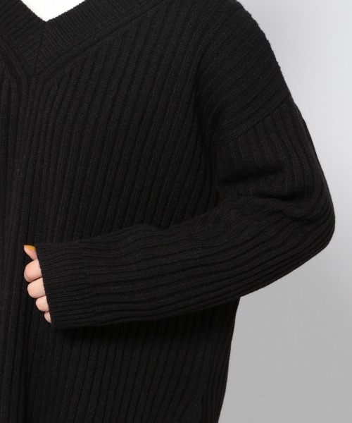 PAGEBOY（ページボーイ）の「ワイドリブVネックプルオーバー（ニット/セーター・レディース・オフホワイト/ブラック/グレイッシュベージュ/レッド系その他・FREE）」の12枚目の写真