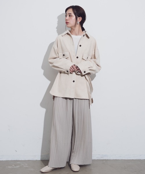 Aunt Marie's（アントマリーズ）の「AUNT MARIE'S ボンディングスエードCPOシャツジャケット（カバーオール・レディース・ライトグレー/ベージュ/モカ・FREE）」の3枚目の写真