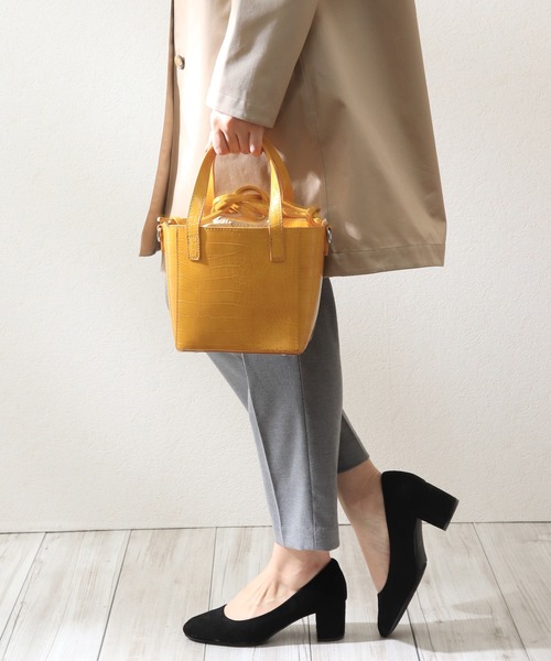 florist（フローリスト）の「【2way】クロコ調バケツ型巾着ショルダーバッグ（ショルダーバッグ・レディース・ブラック/イエロー/ブラウン/ベージュ・FREE）」の4枚目の写真