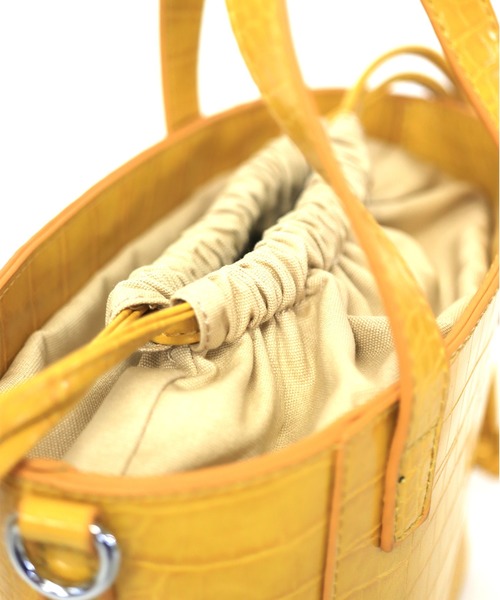 florist（フローリスト）の「【2way】クロコ調バケツ型巾着ショルダーバッグ（ショルダーバッグ・レディース・ブラック/イエロー/ブラウン/ベージュ・FREE）」の10枚目の写真