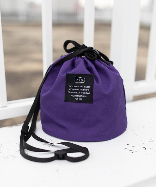 KiU（キウ）の「300D 巾着バッグ（ショルダーバッグ・メンズ・ブラック/パープル/ネイビー/オフホワイト/カーキ/オレンジ/ブラック系その他2/ブラック系その他3/ブラック系その他5/ブラック系その他6/ブラック系その他/イエロー/ホワイト系その他/ブラック系その他4/レオパード/ブルー系その他/ベージュ・FREE）」の15枚目の写真