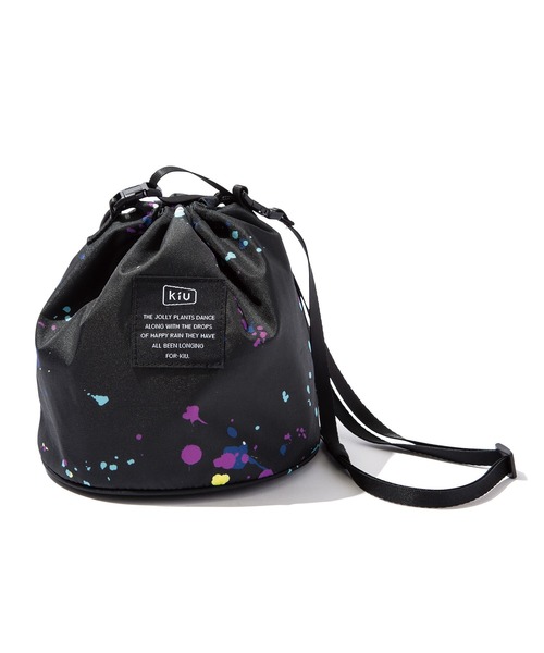 KiU（キウ）の「300D 巾着バッグ（ショルダーバッグ・メンズ・ブラック/パープル/ネイビー/オフホワイト/カーキ/オレンジ/ブラック系その他2/ブラック系その他3/ブラック系その他5/ブラック系その他6/ブラック系その他/イエロー/ホワイト系その他/ブラック系その他4/レオパード/ブルー系その他/ベージュ・FREE）」の8枚目の写真
