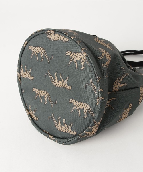 KiU（キウ）の「300D 巾着バッグ（ショルダーバッグ・メンズ・ブラック/パープル/ネイビー/オフホワイト/カーキ/オレンジ/ブラック系その他2/ブラック系その他3/ブラック系その他5/ブラック系その他6/ブラック系その他/イエロー/ホワイト系その他/ブラック系その他4/レオパード/ブルー系その他/ベージュ・FREE）」の22枚目の写真