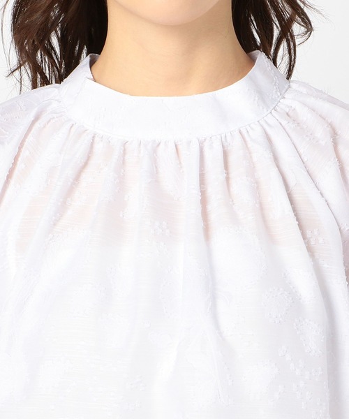 NARACAMICIE（ナラカミーチェ）の「ポリエステルフラワージャガード七分袖ブラウス（シャツ/ブラウス・レディース・ホワイト/ブラック・MEDIUM/X-LARGE）」の5枚目の写真