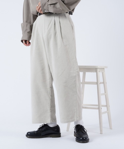 kutir（クティール）の「コーデュロイ2タックストレートパンツ　セットアップアイテム（その他パンツ・メンズ・ダークグリーン/アイボリー/ダークブルー・SMALL/MEDIUM/LARGE）」の2枚目の写真