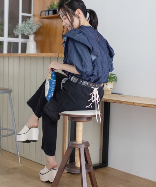 Mysa&Liina(ミーサリーナ)の「ハイウエスト配色レースアップデニム(デニムパンツ・レディース・ピンクベージュ/ブラック/サックスブルー/インディゴブルー/アイボリー/サンドベージュ/ライトグリーン/ブルー・M)」の11枚目の写真