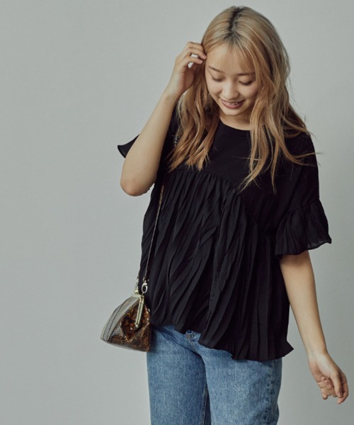 toucher du brise（トゥシェドブリーズ）の「プリーツドッキングTシャツ（シャツ/ブラウス・レディース・ホワイト/ブラック・M）」の5枚目の写真