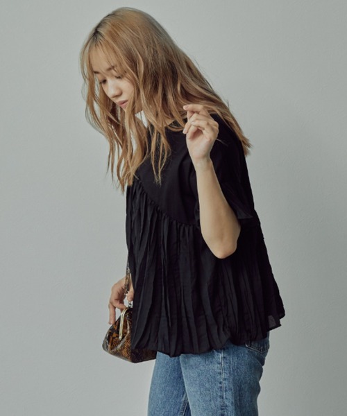 toucher du brise（トゥシェドブリーズ）の「プリーツドッキングTシャツ（シャツ/ブラウス・レディース・ホワイト/ブラック・M）」の6枚目の写真