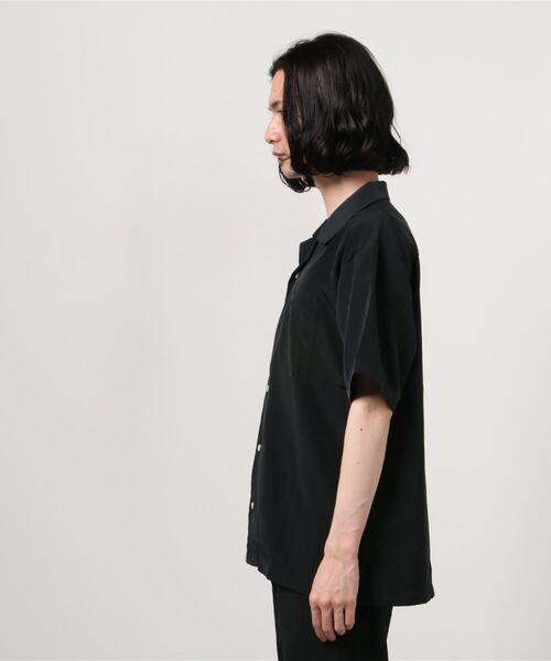 SITRY（シトリー）の「Silky Drape Half sleeve Open color Shirt /シルキードレープ ハーフスリーブ オープンカラーシャツ（シャツ/ブラウス・メンズ・ホワイト/ブラック/サックスブルー/グリーン/モカ/グレイッシュベージュ/ダークグリーン/オフホワイト・LL/M/L）」の9枚目の写真