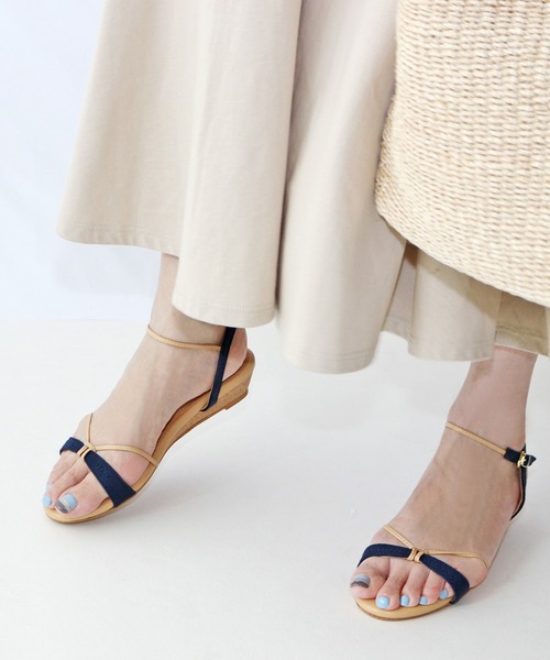 Fin（フィン）の「ウエッジソールストラップサンダル【低反発スポンジ入り】（サンダル・レディース・ブラック/グリーン/ピンク/ネイビー/ベージュ・23.5cm/24cm/24.5cm/25cm/22.5cm/23cm）」の5枚目の写真
