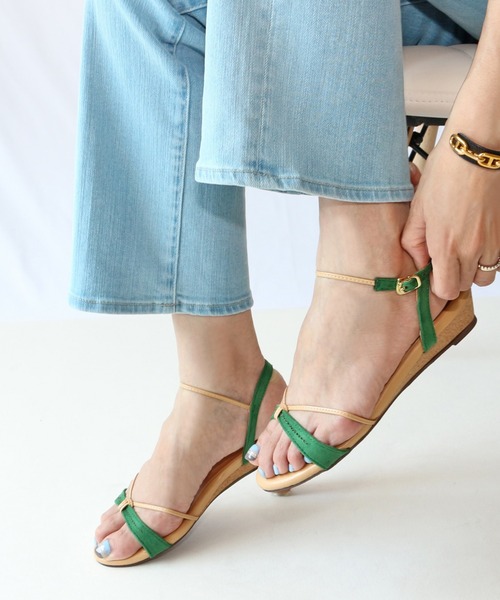 Fin（フィン）の「ウエッジソールストラップサンダル【低反発スポンジ入り】（サンダル・レディース・ブラック/グリーン/ピンク/ネイビー/ベージュ・23.5cm/24cm/24.5cm/25cm/22.5cm/23cm）」の4枚目の写真