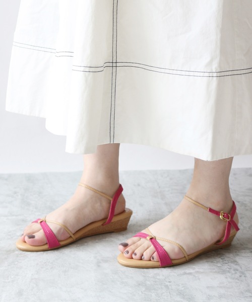 Fin（フィン）の「ウエッジソールストラップサンダル【低反発スポンジ入り】（サンダル・レディース・ブラック/グリーン/ピンク/ネイビー/ベージュ・23.5cm/24cm/24.5cm/25cm/22.5cm/23cm）」の21枚目の写真