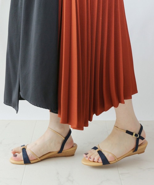Fin（フィン）の「ウエッジソールストラップサンダル【低反発スポンジ入り】（サンダル・レディース・ブラック/グリーン/ピンク/ネイビー/ベージュ・23.5cm/24cm/24.5cm/25cm/22.5cm/23cm）」の19枚目の写真