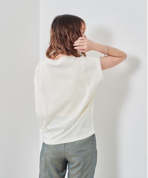 e.r.g*（イーアールジー）の「シルケットモモンガ　ロゴＴｅｅ（Tシャツ/カットソー・レディース・グレー/ブラック/オフホワイト/マスタード・M）」の10枚目の写真