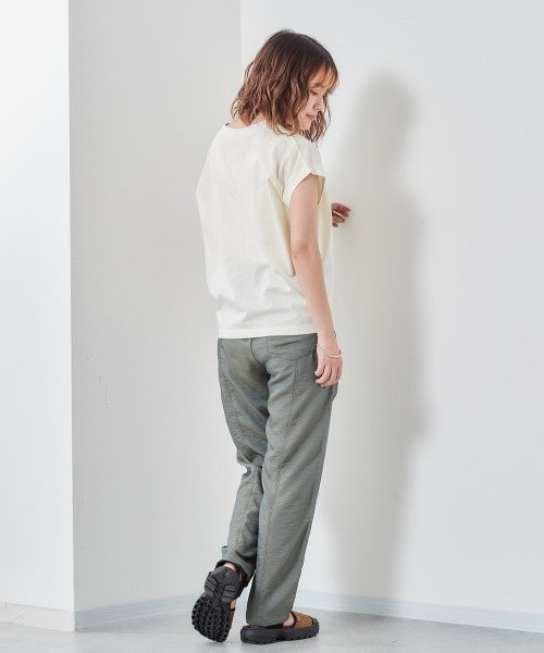 e.r.g*（イーアールジー）の「シルケットモモンガ　ロゴＴｅｅ（Tシャツ/カットソー・レディース・グレー/ブラック/オフホワイト/マスタード・M）」の13枚目の写真