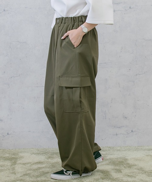 PairPair(ペアペア)の「ワイドカーゴパンツ(ユニセックス)(カーゴパンツ・メンズ・チャコールグレー/カーキ/アイボリー・MEDIUM/LARGE)」の18枚目の写真