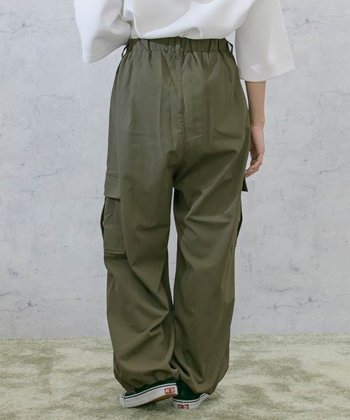 PairPair(ペアペア)の「ワイドカーゴパンツ(ユニセックス)(カーゴパンツ・メンズ・チャコールグレー/カーキ/アイボリー・MEDIUM/LARGE)」の19枚目の写真