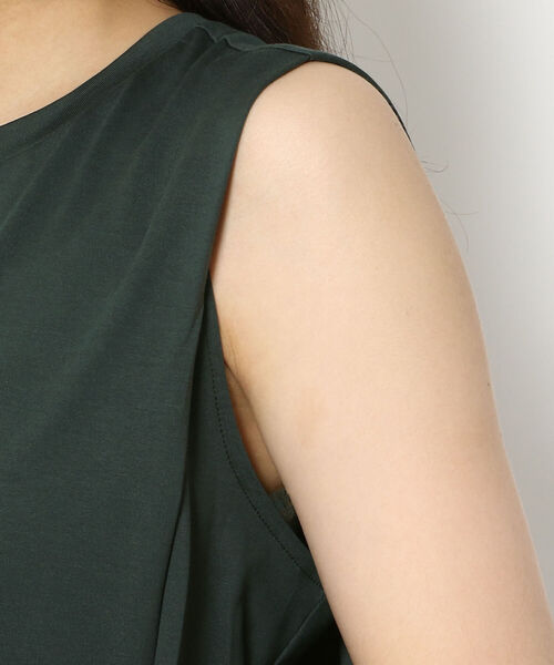 DROIT BELLO(ドロイトベロ)の「DROIT BELLO(ドロイトベロ)ノースリーブカットワンピース(ワンピース・レディース・ブラック/オリーブ・FREE)」の6枚目の写真