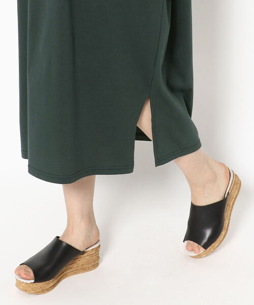 DROIT BELLO(ドロイトベロ)の「DROIT BELLO(ドロイトベロ)ノースリーブカットワンピース(ワンピース・レディース・ブラック/オリーブ・FREE)」の7枚目の写真