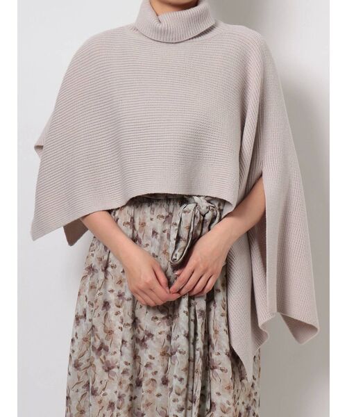 dazzlin（ダズリン）の「ニットオーバーケープ（ニット/セーター・レディース・ブラック/パープル/ベージュ・FREE）」の7枚目の写真