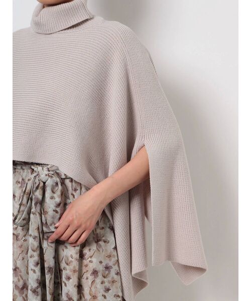 dazzlin（ダズリン）の「ニットオーバーケープ（ニット/セーター・レディース・ブラック/パープル/ベージュ・FREE）」の6枚目の写真