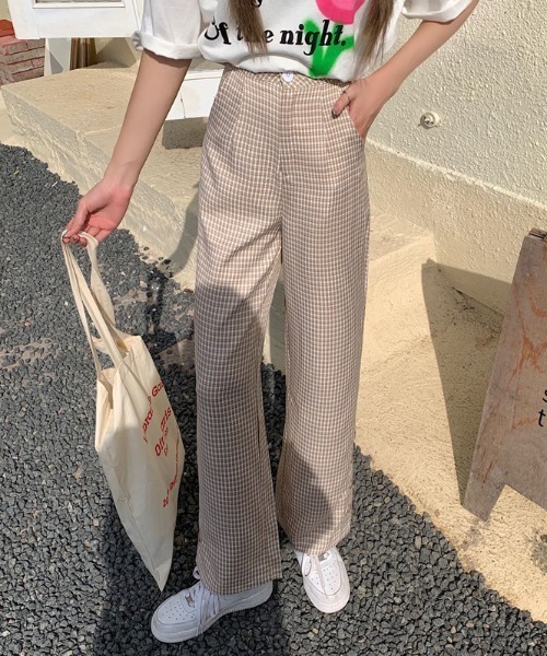 ABITOKYO（アビトーキョー）の「サイドドットボタンデザインチェックセミフレアパンツ（その他パンツ・レディース・ベージュ/ブルー・S/M/L）」の2枚目の写真