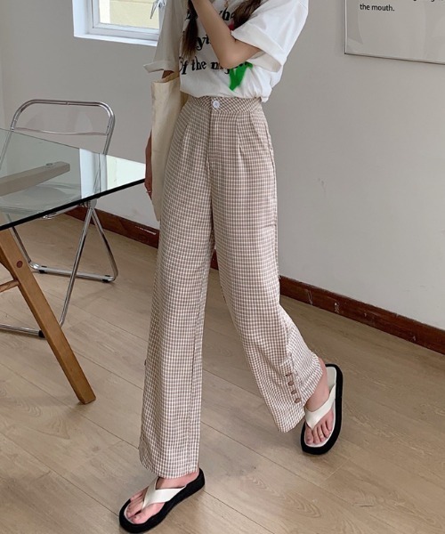 ABITOKYO（アビトーキョー）の「サイドドットボタンデザインチェックセミフレアパンツ（その他パンツ・レディース・ベージュ/ブルー・S/M/L）」の3枚目の写真