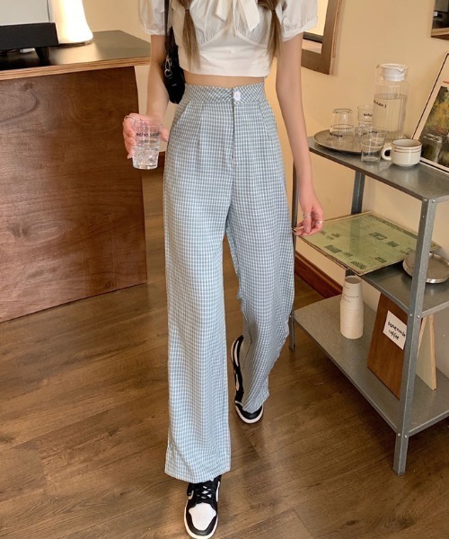ABITOKYO（アビトーキョー）の「サイドドットボタンデザインチェックセミフレアパンツ（その他パンツ・レディース・ベージュ/ブルー・S/M/L）」の4枚目の写真