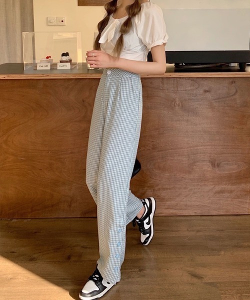 ABITOKYO（アビトーキョー）の「サイドドットボタンデザインチェックセミフレアパンツ（その他パンツ・レディース・ベージュ/ブルー・S/M/L）」の13枚目の写真