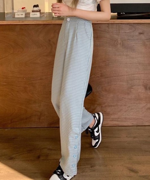 ABITOKYO（アビトーキョー）の「サイドドットボタンデザインチェックセミフレアパンツ（その他パンツ・レディース・ベージュ/ブルー・S/M/L）」の10枚目の写真