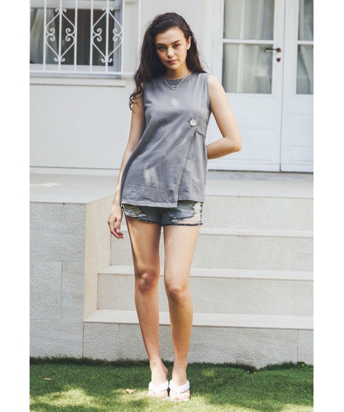 ALEXIA STAM(アリシアスタン)の「Side Button Sleeveless Wrap Top/サイドボタンスリーブレスラップトップ(Tシャツ/カットソー・レディース・チャコールグレー/ホワイト/ベージュ・FREE)」の7枚目の写真