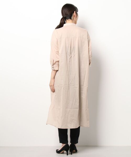 shop DADA(ショップダダ)の「タブ付きロングシャツ(1S13-7186)(シャツ/ブラウス・レディース・ベージュ/ブラウン/ブルー・FREE)」の4枚目の写真
