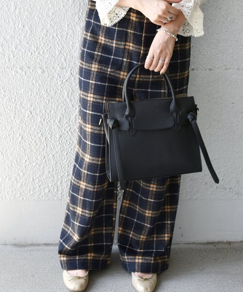 SHIPS any（シップス エニィ）の「SHIPS any: ベルト デザイン 2WAY ショルダー バッグ◇（ショルダーバッグ・レディース・ブラック/ベージュ/キャメル/ブルー/レッド・ONE SIZE）」の20枚目の写真