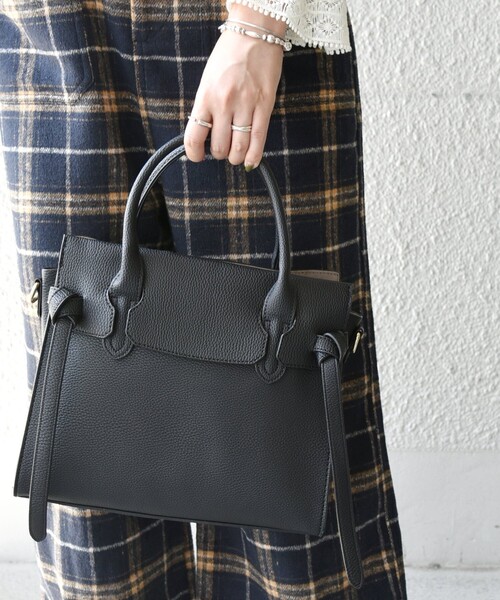 SHIPS any（シップス エニィ）の「SHIPS any: ベルト デザイン 2WAY ショルダー バッグ◇（ショルダーバッグ・レディース・ブラック/ベージュ/キャメル/ブルー/レッド・ONE SIZE）」の21枚目の写真