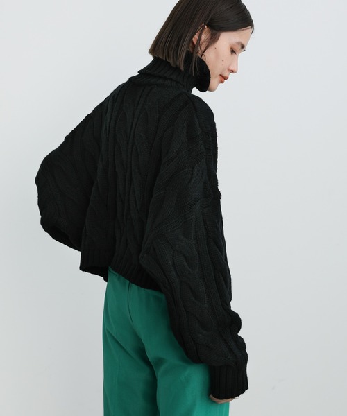 select MOCA(セレクトモカ)の「2021 AW タートルネックツイスト編みショートニット(ニット/セーター・レディース・ブラック/パープル/アイボリー・FREE)」の2枚目の写真