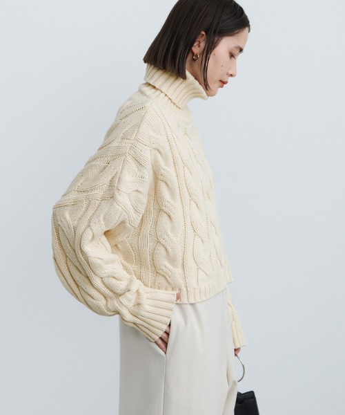 select MOCA(セレクトモカ)の「2021 AW タートルネックツイスト編みショートニット(ニット/セーター・レディース・ブラック/パープル/アイボリー・FREE)」の6枚目の写真