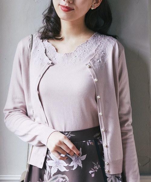 tocco closet(トッコ クローゼット)の「フラワー刺繍入りパールビジュー装飾カーディガン(カーディガン/ボレロ・レディース・ピンクベージュ/オフホワイト・M)」の2枚目の写真