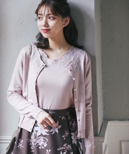 tocco closet(トッコ クローゼット)の「フラワー刺繍入りパールビジュー装飾カーディガン(カーディガン/ボレロ・レディース・ピンクベージュ/オフホワイト・M)」の10枚目の写真