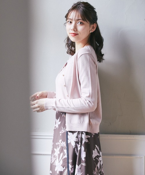 tocco closet(トッコ クローゼット)の「フラワー刺繍入りパールビジュー装飾カーディガン(カーディガン/ボレロ・レディース・ピンクベージュ/オフホワイト・M)」の9枚目の写真