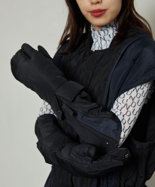 Firsthand（ファーストハンド）の「Firsthand/ファーストハンド WILD THINGS × JUN MIKAMI　別注GLOBE（手袋・レディース・ベージュ/ネイビー・FREE）」の2枚目の写真