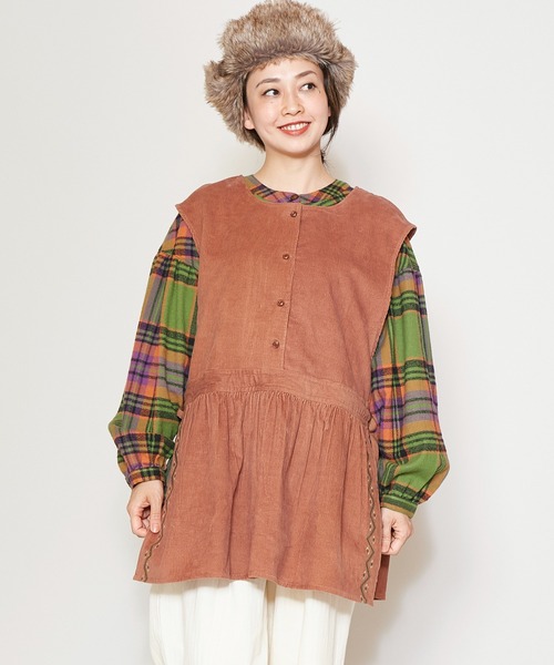 チャイハネ(チャイハネ)の「【チャイハネ】キリム柄刺繍コーデュロイベスト(ベスト・レディース・ホワイト/パープル/ブラウン・FREE)」の2枚目の写真