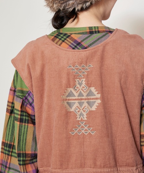 チャイハネ(チャイハネ)の「【チャイハネ】キリム柄刺繍コーデュロイベスト(ベスト・レディース・ホワイト/パープル/ブラウン・FREE)」の12枚目の写真