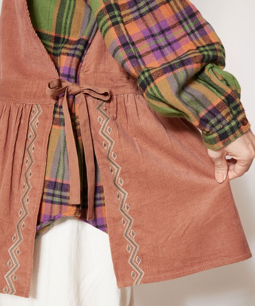 チャイハネ(チャイハネ)の「【チャイハネ】キリム柄刺繍コーデュロイベスト(ベスト・レディース・ホワイト/パープル/ブラウン・FREE)」の13枚目の写真