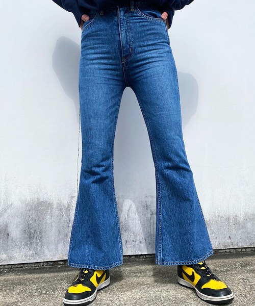 HOLIDAY（ホリデイ）の「HIGH WAIST BELL-BOTTOM DENIM PANTS ハイウエストベルボトムデニムパンツ［ショート丈］（デニムパンツ・レディース・インディゴブルー・2/0/4）」の15枚目の写真