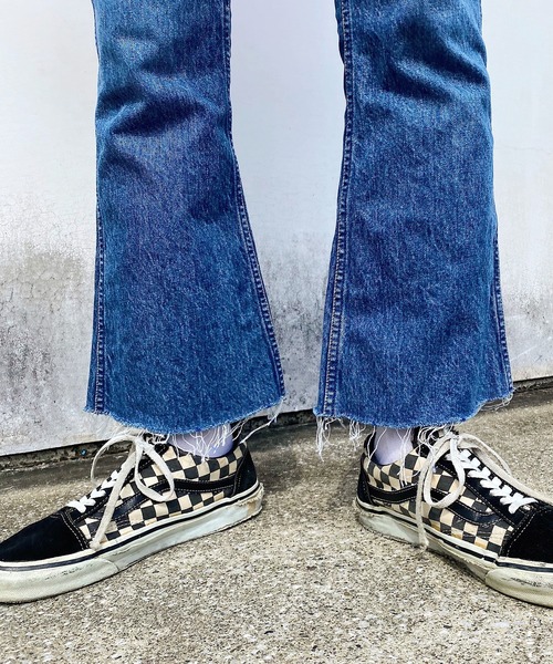 HOLIDAY（ホリデイ）の「HIGH WAIST BELL-BOTTOM DENIM PANTS ハイウエストベルボトムデニムパンツ［ショート丈］（デニムパンツ・レディース・インディゴブルー・2/0/4）」の17枚目の写真