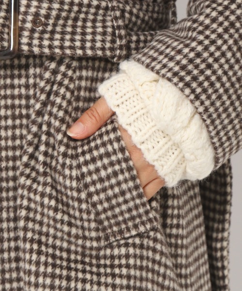 mysty woman（ミスティウーマン）の「チドリチェックロングコート 258002（ノーカラーコート・レディース・ブラック系/ブラウン系・FREE）」の11枚目の写真