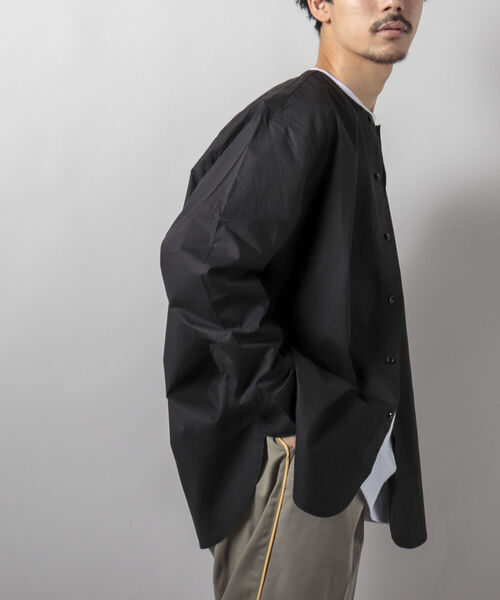 GLOSTER（グロスター）の「【GLOSTER/グロスター】ノーカラーシャツ バンドカラーシャツ（シャツ/ブラウス・メンズ・ホワイト/ブラック・MEDIUM/LARGE）」の2枚目の写真