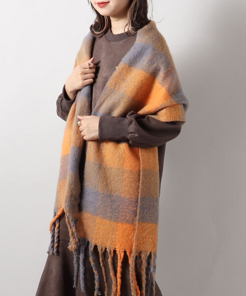 fredy emue（フレディエミュ）の「リサイクル フリンジチェックストール（ストール/ショール・レディース・ホワイト系その他2/イエロー系その他/グリーン系その他/パープル系その他2・FREE）」の4枚目の写真