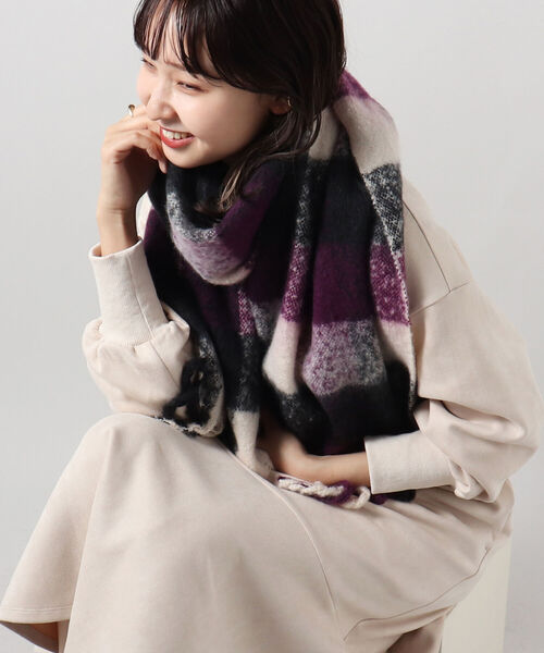 fredy emue（フレディエミュ）の「リサイクル フリンジチェックストール（ストール/ショール・レディース・ホワイト系その他2/イエロー系その他/グリーン系その他/パープル系その他2・FREE）」の3枚目の写真